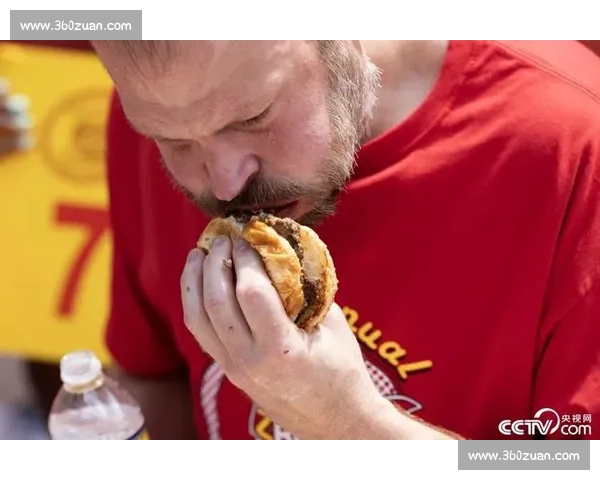 吃汉堡挑战赛激烈上演 看选手如何在限时内快速吞下十几个巨型汉堡