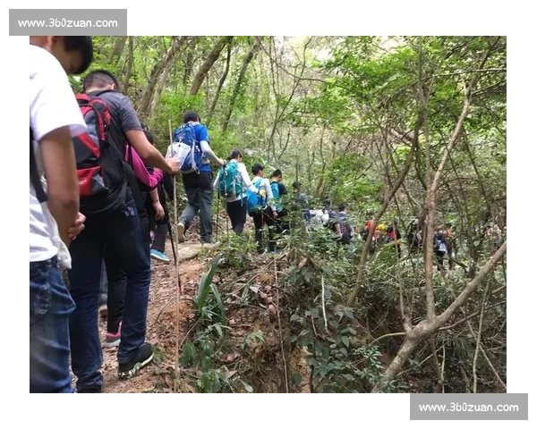 小明与小强展开激烈爬楼梯比拼挑战速度与耐力