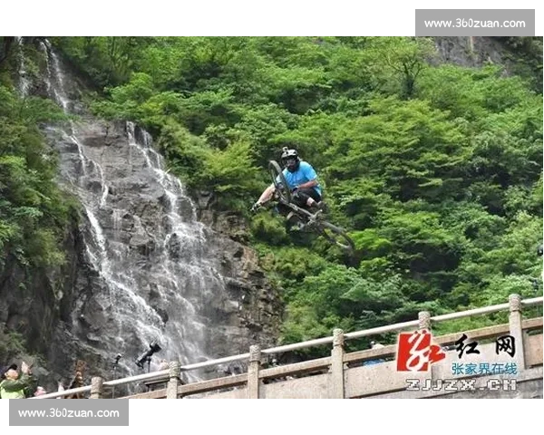 张家界天门山酷跑挑战赛开启勇者之路 挑战极限运动极致体验 张家界天门山酷跑挑战赛开启勇者之路 挑战极限运动极致体验